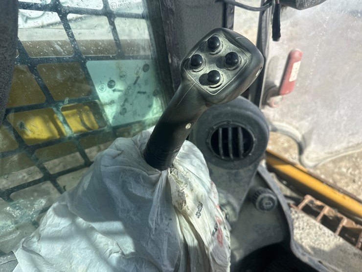 caterpillar-226d-image-39