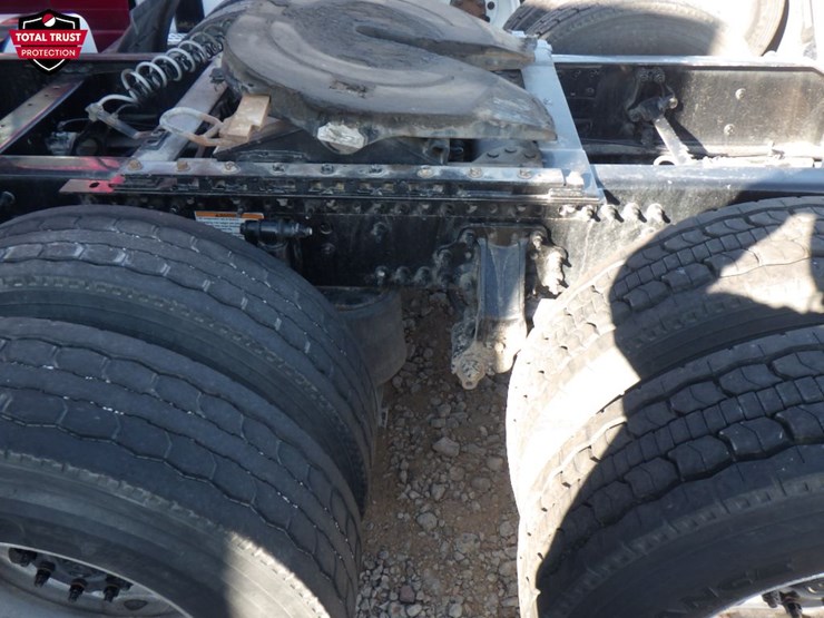 2022-volvo-vnl-300-image-13