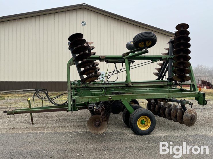 john-deere-235-image-8