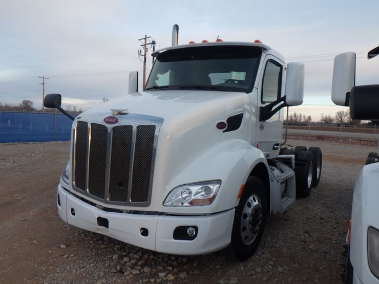 2018-peterbilt-579-image-1