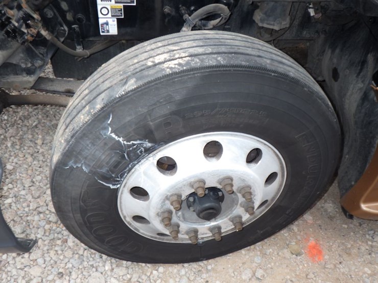 2022-kenworth-t680-image-22