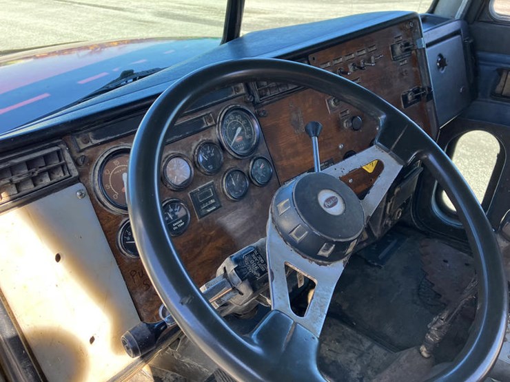 1990-peterbilt-377-image-22