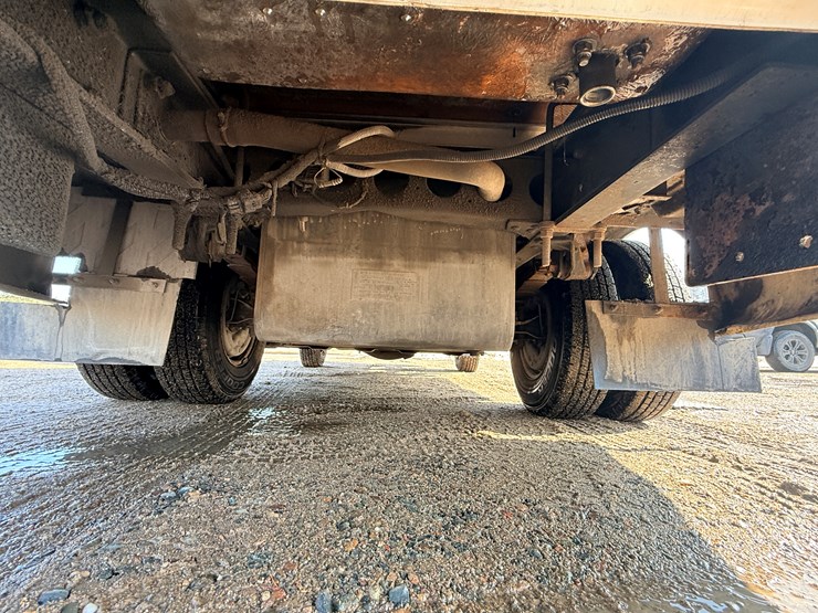 2004-isuzu-npr-image-67