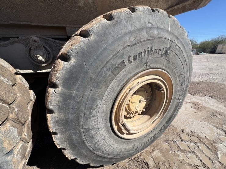 2013-caterpillar-740b-image-17