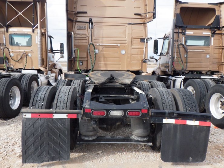 2022-volvo-vnl-760-image-11