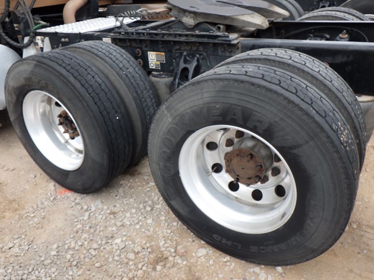 2022-kenworth-t680-image-21