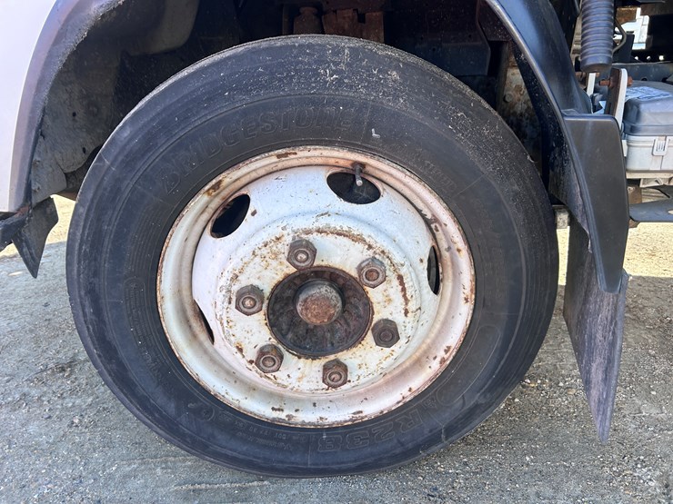 2012-isuzu-npr-image-55