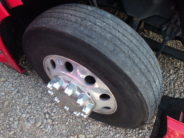 2021-volvo-vnl-760-image-24