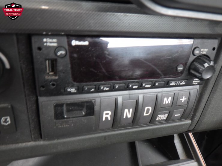 2023-volvo-vnl-300-image-19