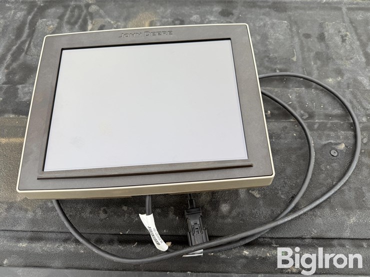 2025-john-deere-10-image-1