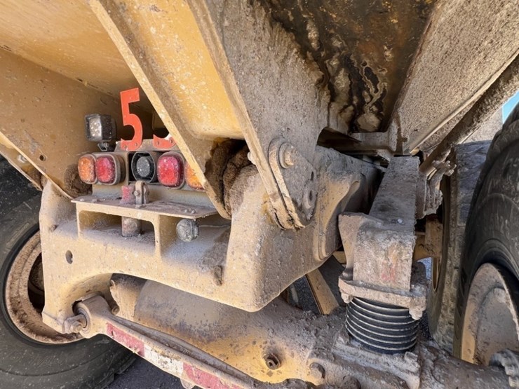 2012-caterpillar-740b-image-18