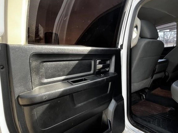 2014-dodge-ram-5500-image-17