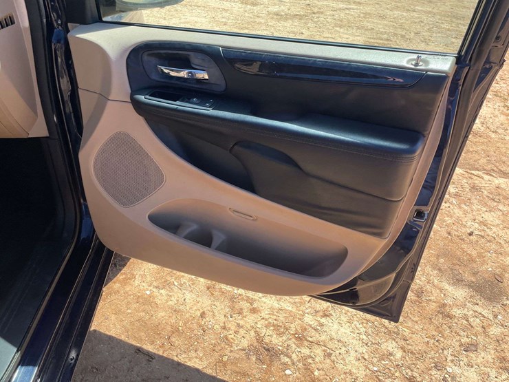 2014-dodge-grand-caravan-image-18