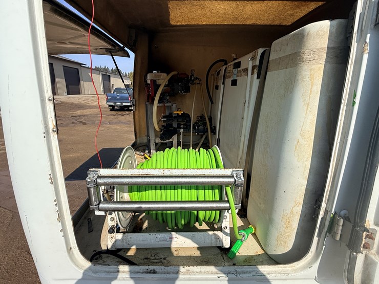 2004-isuzu-npr-image-31