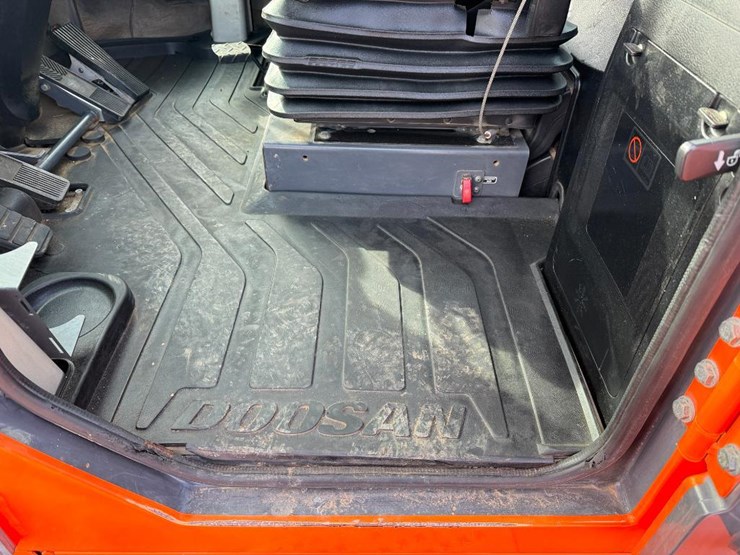 2017-doosan-dl220-5-image-50