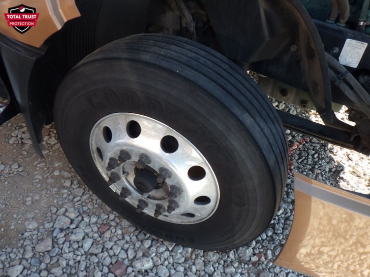 2022-volvo-vnl-300-image-20