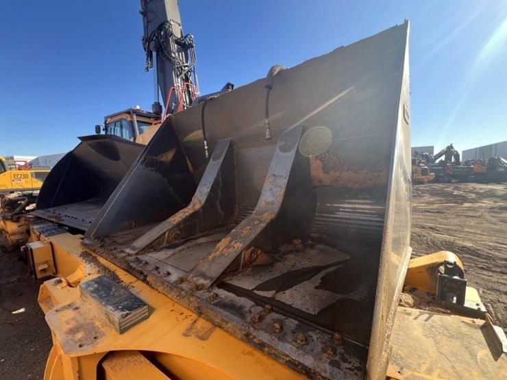 2022-volvo-l90h-image-24