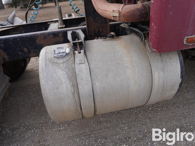 1988-peterbilt-362-image-9