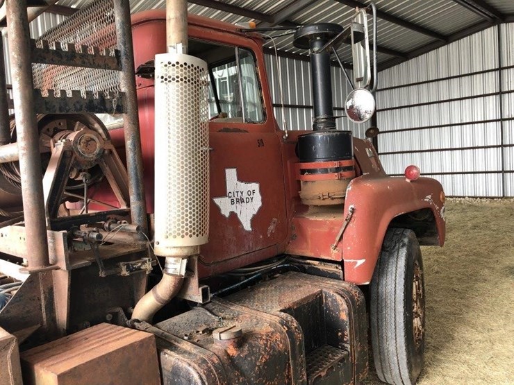 offsite--1976-mack-u-685-image-10