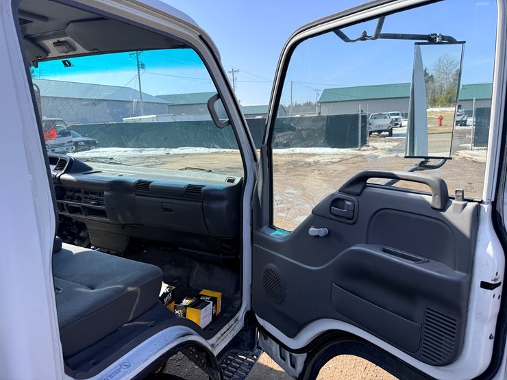 2001-isuzu-npr-image-42