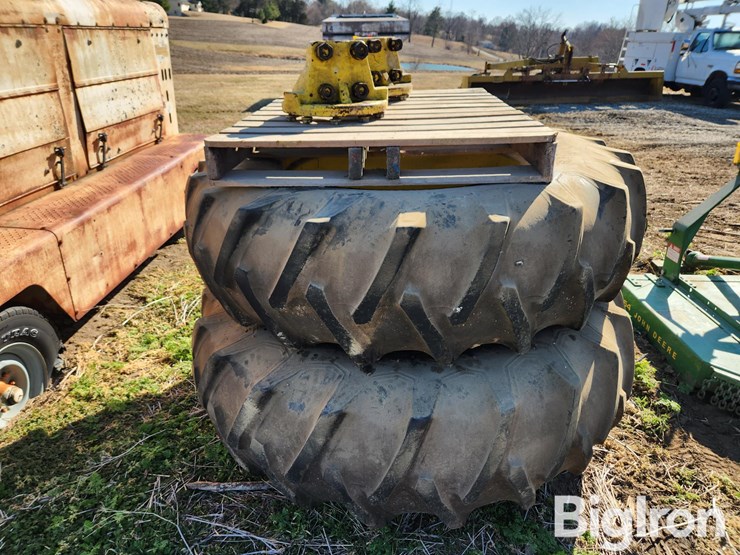 18.4-38-tires,-rims-&-hubs-image-6