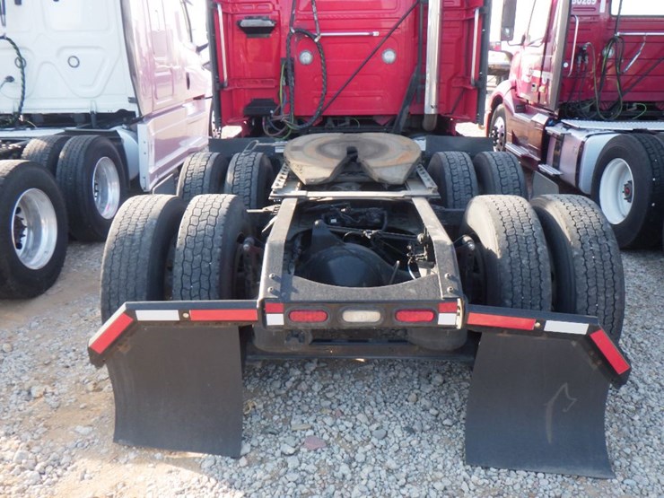 2021-volvo-vnl-760-image-7