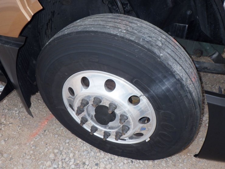 2022-volvo-vnl-300-image-22