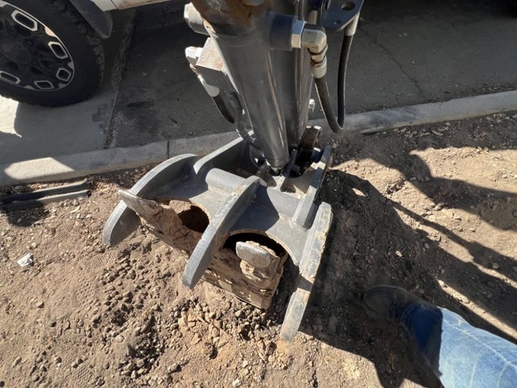 2022-volvo-ecr25d-image-8