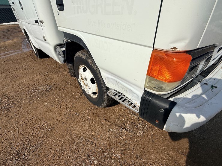 2004-isuzu-npr-image-15