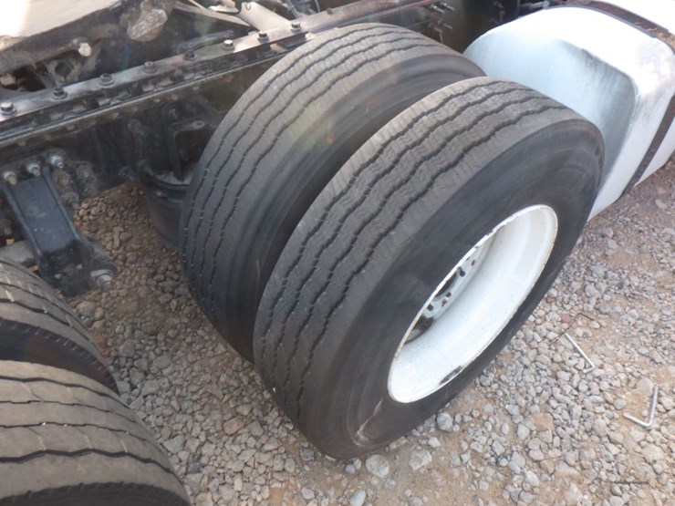 2021-volvo-vnl-300-image-5