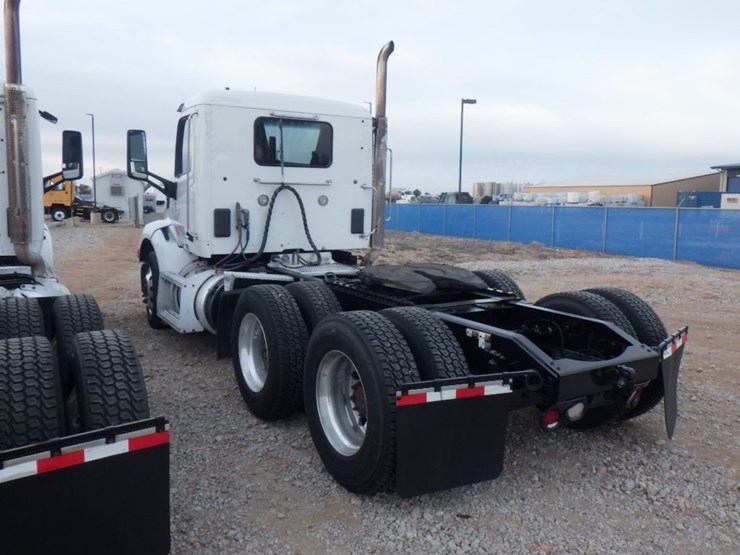 2018-peterbilt-579-image-13