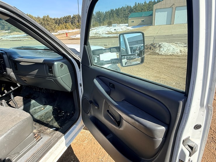 2006-chevrolet-3500hd-image-46