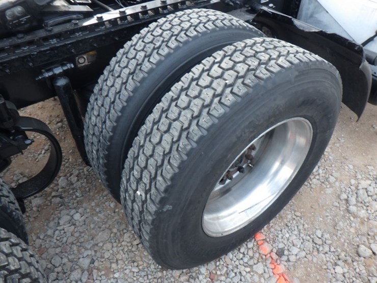 2018-peterbilt-579-image-5