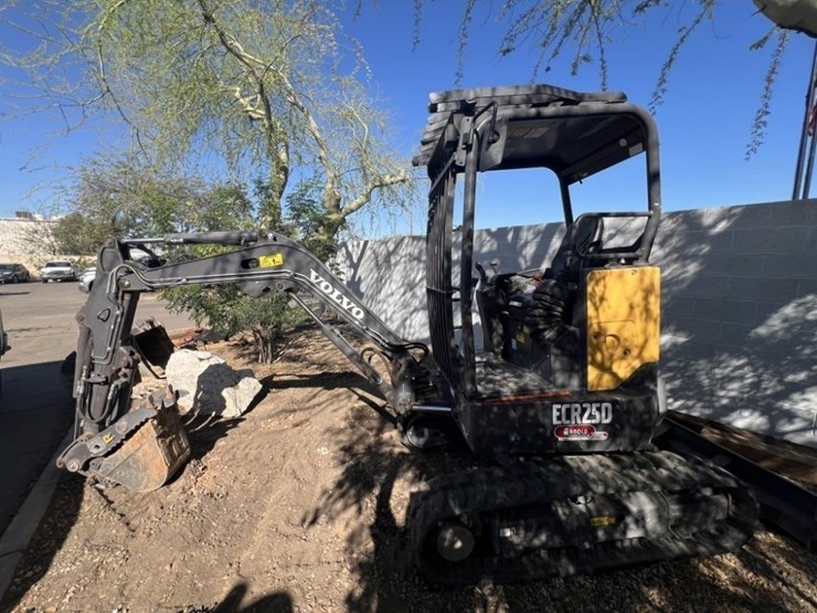 2022-volvo-ecr25d-image-2