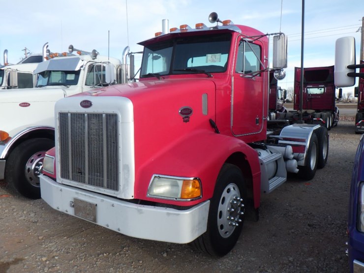 2002-peterbilt-385-image-1