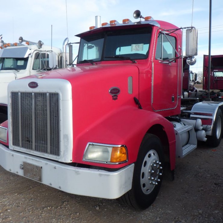 2002 PETERBILT 385