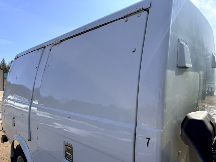 2001-isuzu-npr-image-20