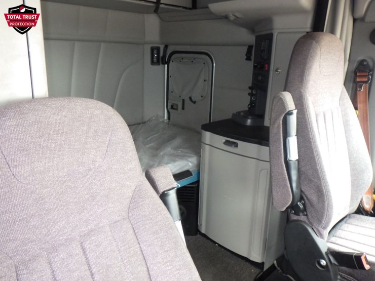 2022-peterbilt-579-image-5