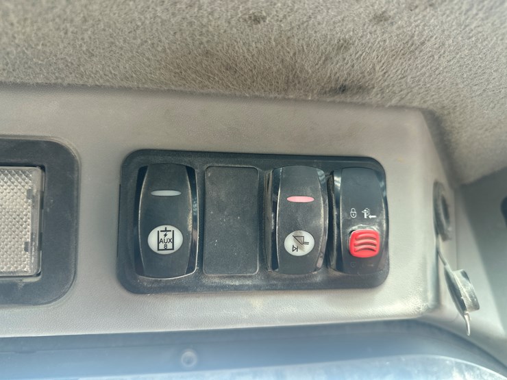 caterpillar-226d-image-44