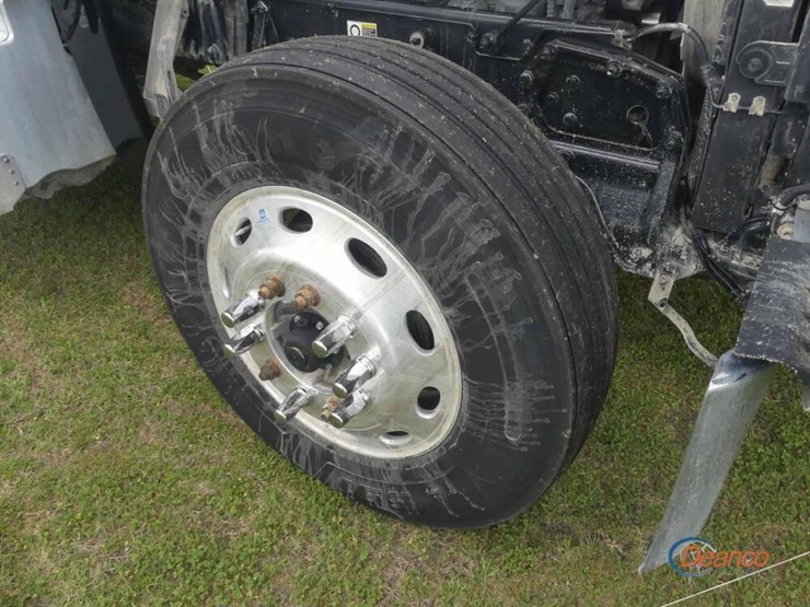 2021-peterbilt-389-image-11