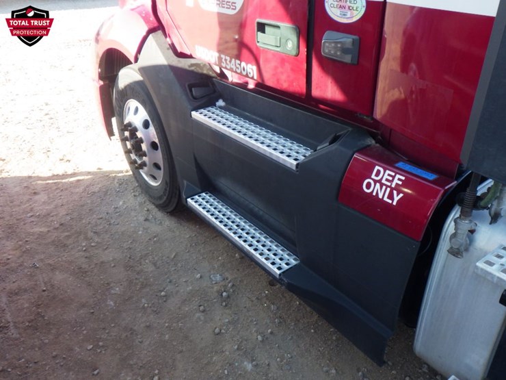 2022-volvo-vnl-300-image-17