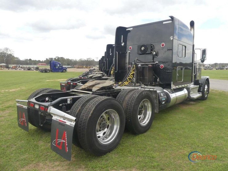 2020-peterbilt-389-image-2