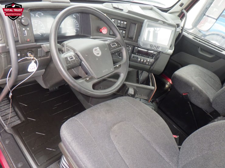 2023-volvo-vnl-300-image-15