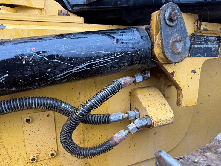 2023-caterpillar-d1-image-20