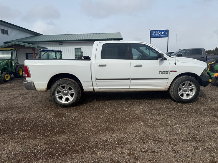 2015-dodge-1500-image-6