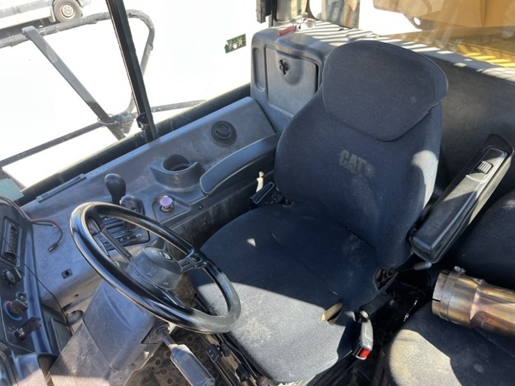 2010-caterpillar-740b-image-32