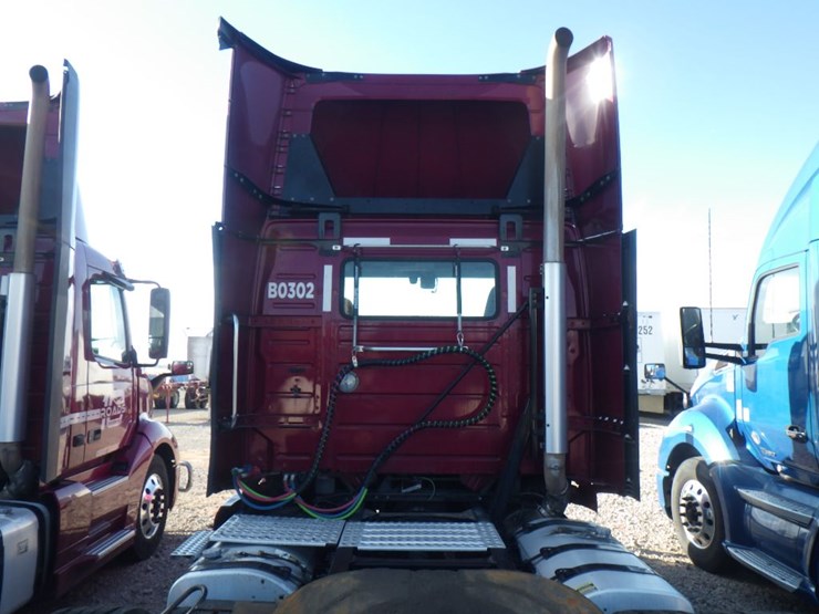 2021-volvo-vnl-300-image-10