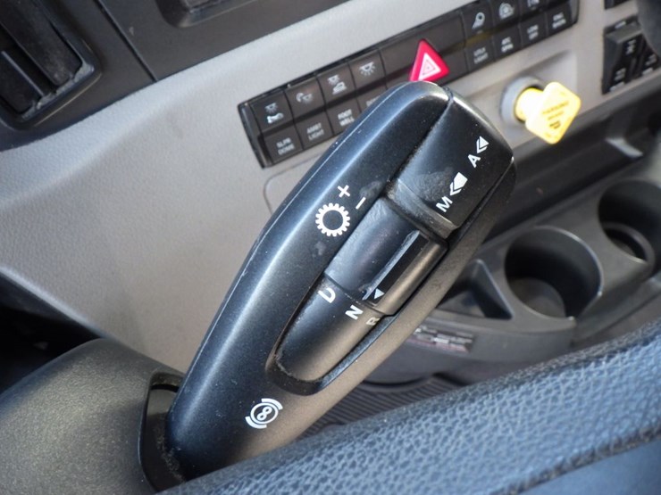 2020-freightliner-cascadia-126-image-17