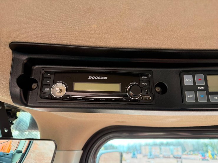 2017-doosan-dl220-5-image-63