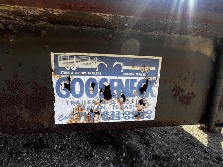 l2--16'-gooseneck-livestock-trailer-image-11